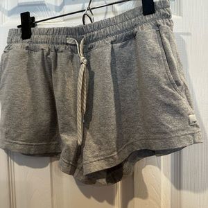 VUORI SHORTS